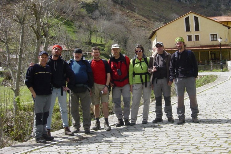 Lucas, Karlos, Julio, Zoltan, Carlos, Marta, �ngel y Javier en Ca�n.