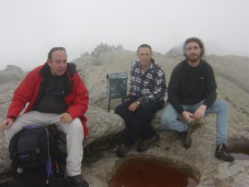 Cima de la Machota Baja 1404m. y el buz�n donde Angel ha instalado un libro de los monta�eros