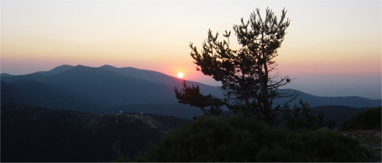 Puesta de sol junto a Montn de Trigo, Pinareja y Pea del Oso