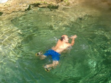 Sito también resfrescandose en las aguas del Arroyo de la Cueva