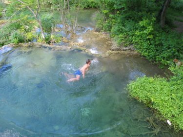 El valiente Hctor resfrescandose en las aguas del Arroyo de la Cueva