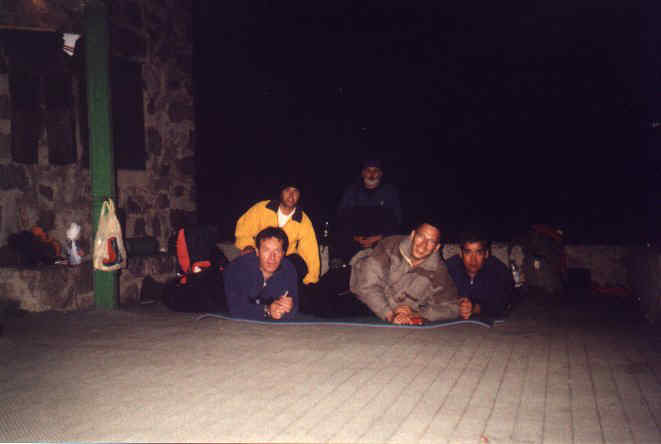 Periko, Sito, Julio, Carlos y Manolo en el refugio Elola