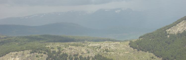Puerto de Canencia y al fondo Los Montes Carpetanos desde Cabeza Arcn