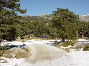 Carretera de la Republica en la Pradera de Navarrulaque