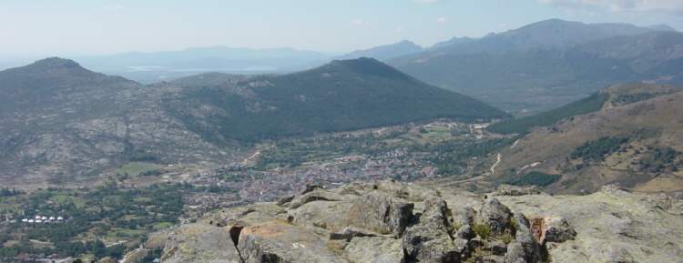 Cerro de El Pendón, Bustaviejo, Embalse de Santillana, Cordal de Abantos, Cabeza Arcón, La Pedriza, Cuerda Larga desde la parte superior del Cancho de Mondalindo Bustarviejo
