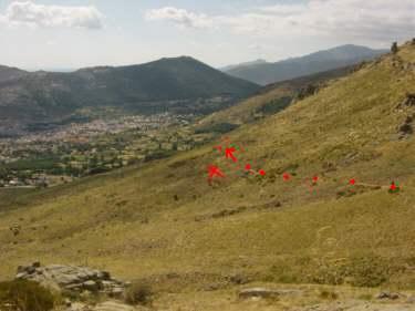 itinerario a seguir, bordeando el pueblo por la ladera.